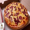 Large pastrami pizza